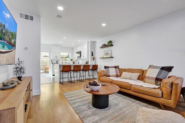 Photo - 120 NE 20th Ct