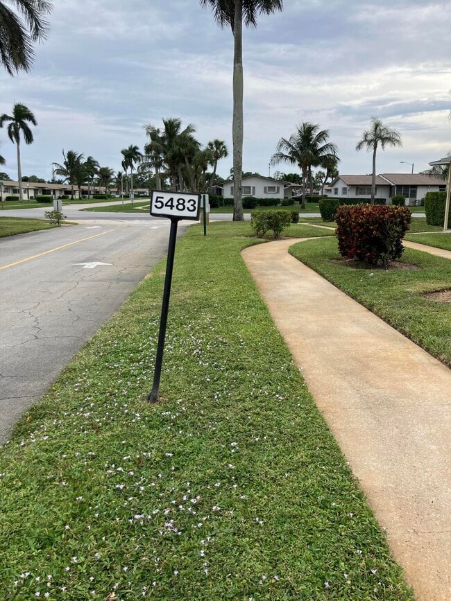 Photo - 5483 Cresthaven Blvd