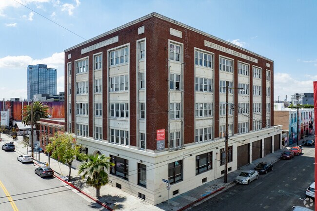 Alternative Photo - 800-810 E Traction Ave Apartments