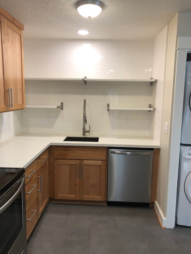 Building Photo - New Townhouse Abernathy Clinton OHSU Priva... Unit 2722