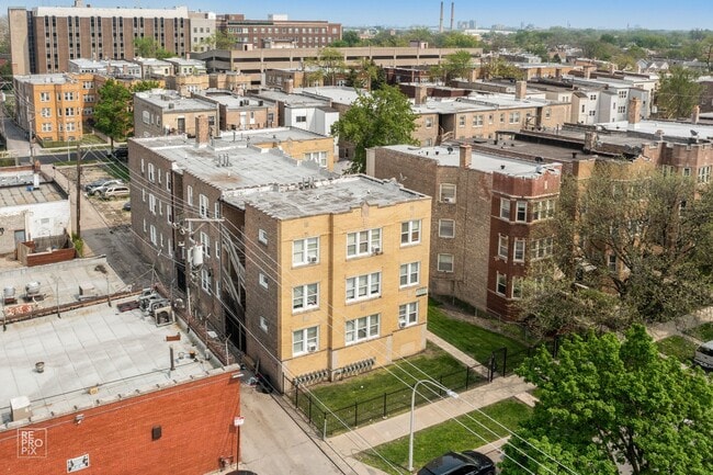1145 N LeClaire
