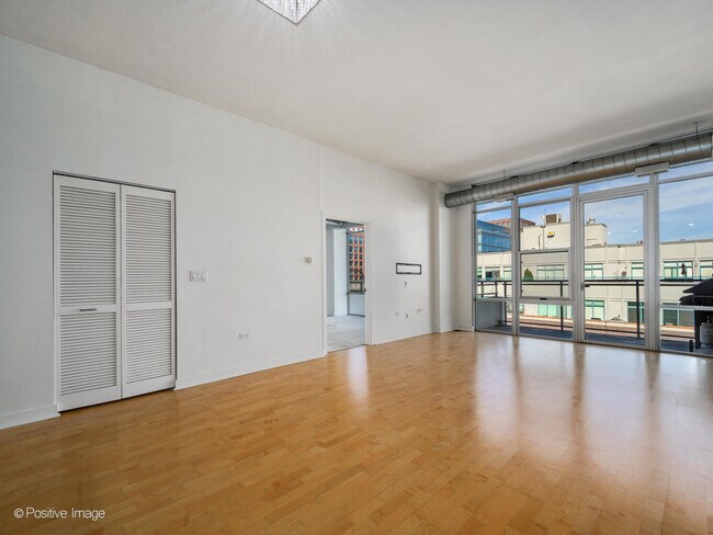 Photo - 901 W Madison St