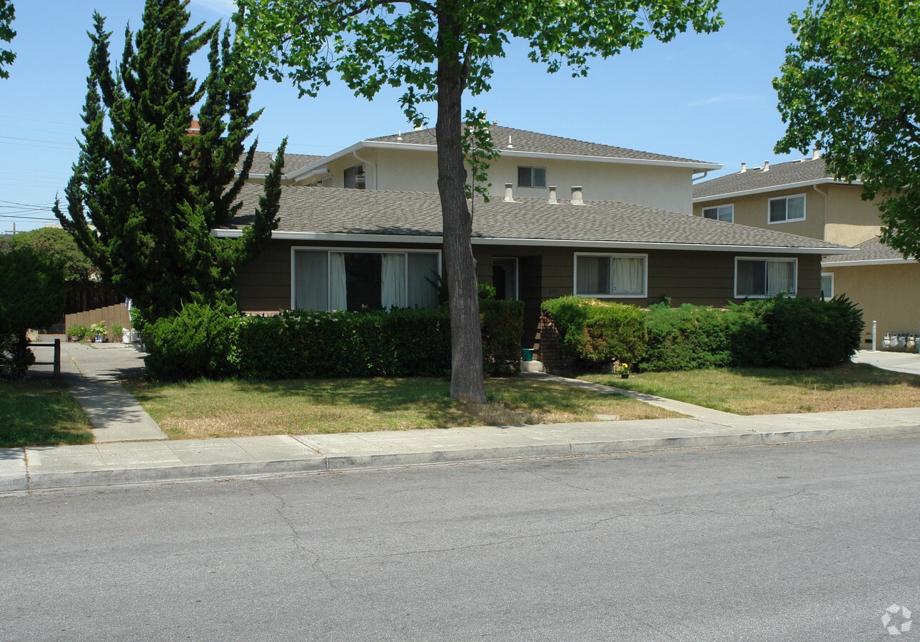 Photo - 455 Firloch Ave