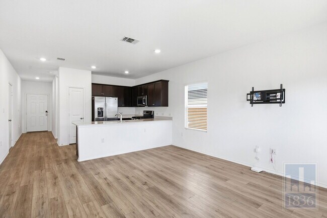 13705 Menard Wy