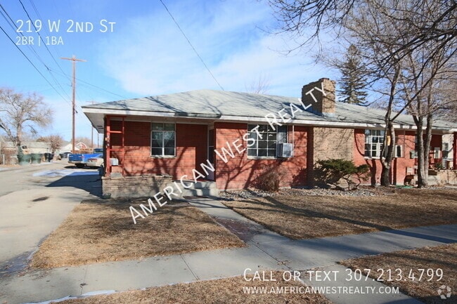 Building Photo - 219 W 2nd St Rental
