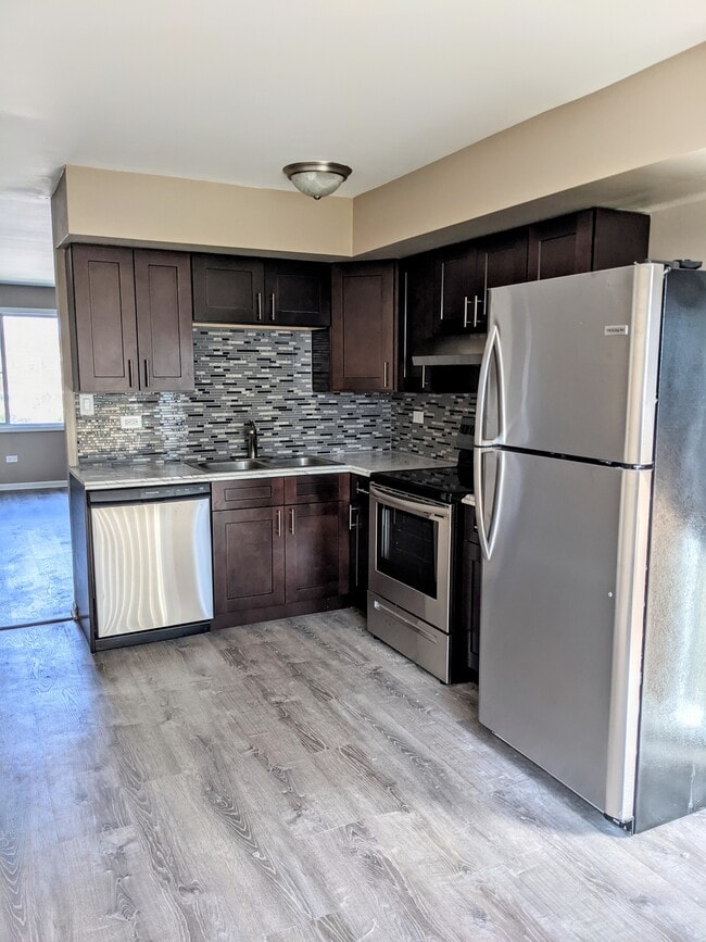 Building Photo - 652 Melrose Ln Unit 4 Rental