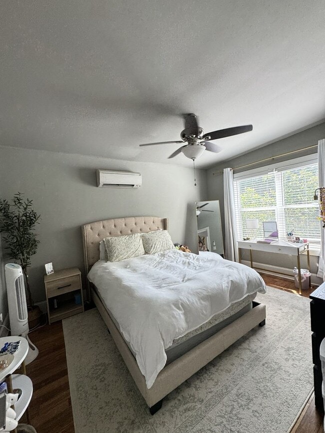 Building Photo - Luxury Student Living- 4BR/4BA Townhome Near UGA (Available Fall 2026)