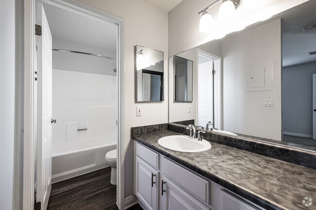 Plan C - Baño principal - Park Centre Apartment Homes