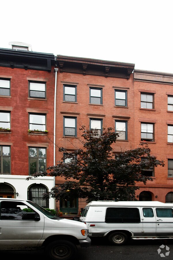 Photo - 417 W 22nd St