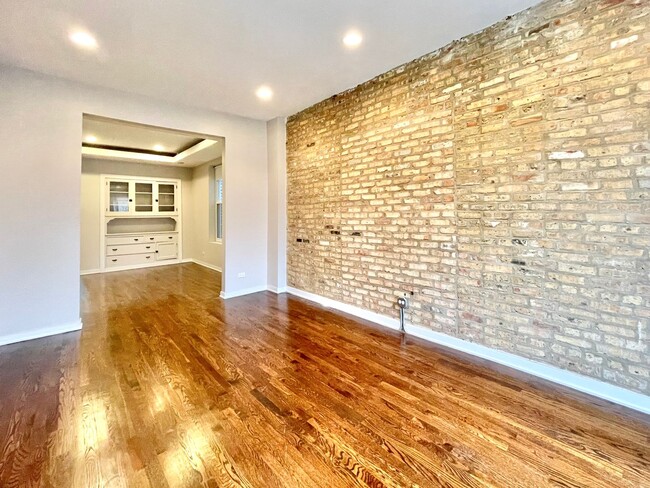 Photo - 3342 W Beach Ave Unit 2