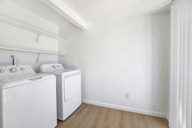Coventry Square Apartments