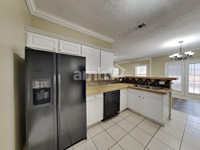 875 Clairidge Ln