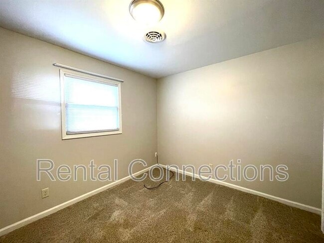 Photo - 8972 IL-13 Unit .