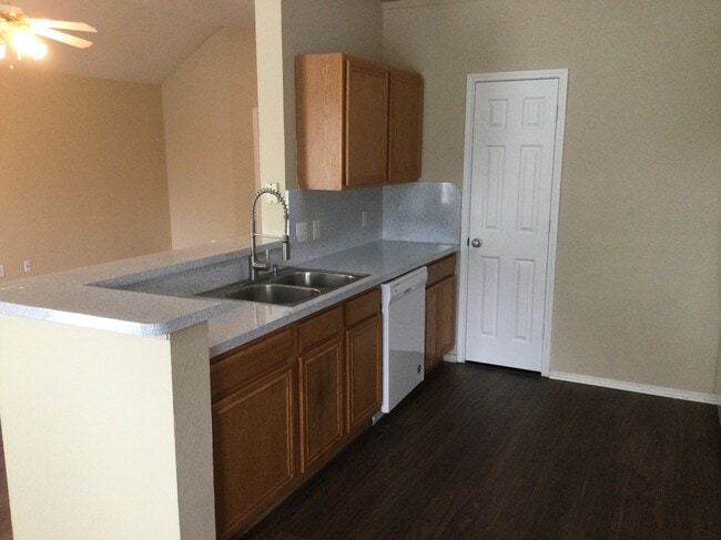 Photo - 223 Dartmouth Dr