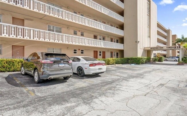 Building Photo - 218 NE 12th Ave Unit 302