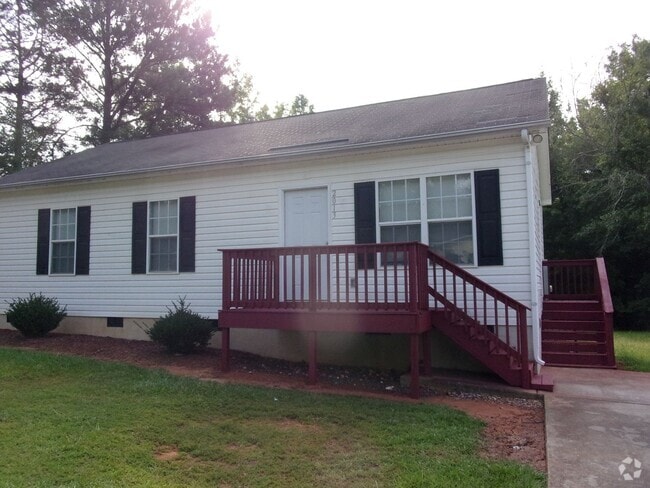 Building Photo - 3 Bedroom 1 Bath Home Recently Updated