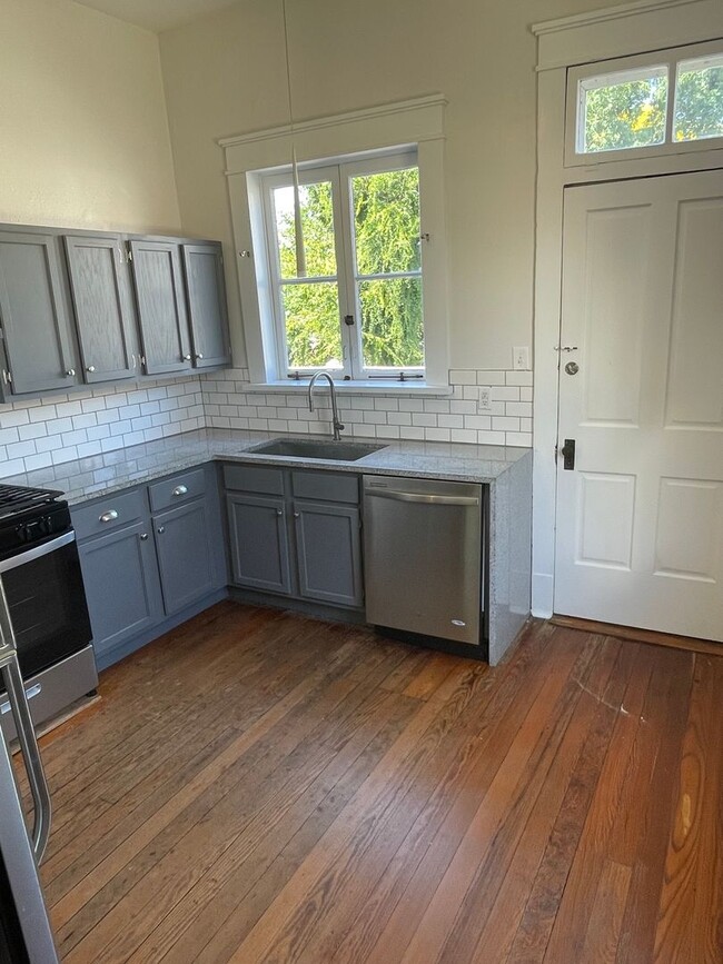 Photo - 3115-3115 Constance St Unit 3113