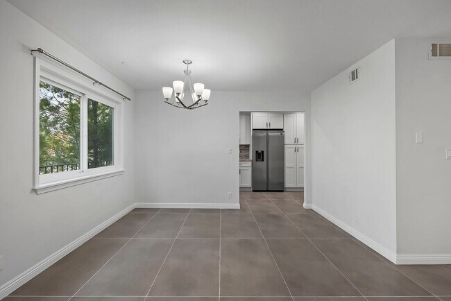 Photo - 6145 Whitsett Ave