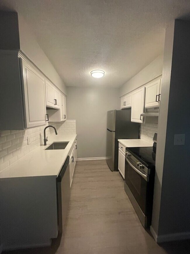 Photo - Renovated One-Bedroom Apartment – Prime Wa... Unit 1254-07