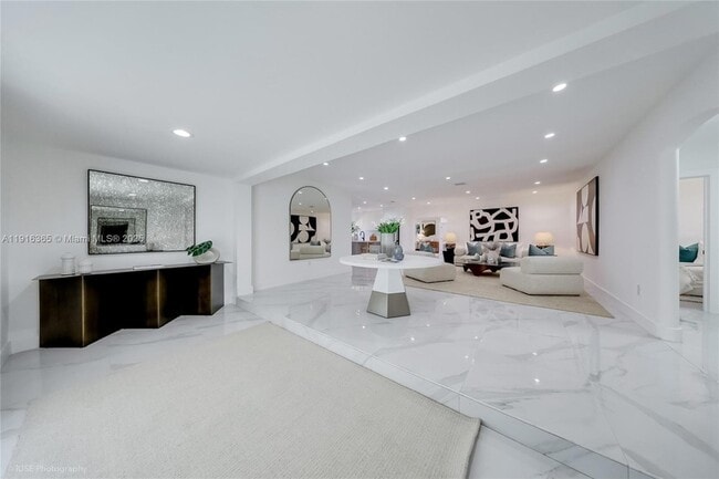 Photo - 871 NE 81st St