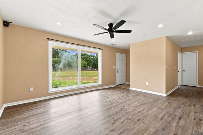 Photo - 65 2nd St