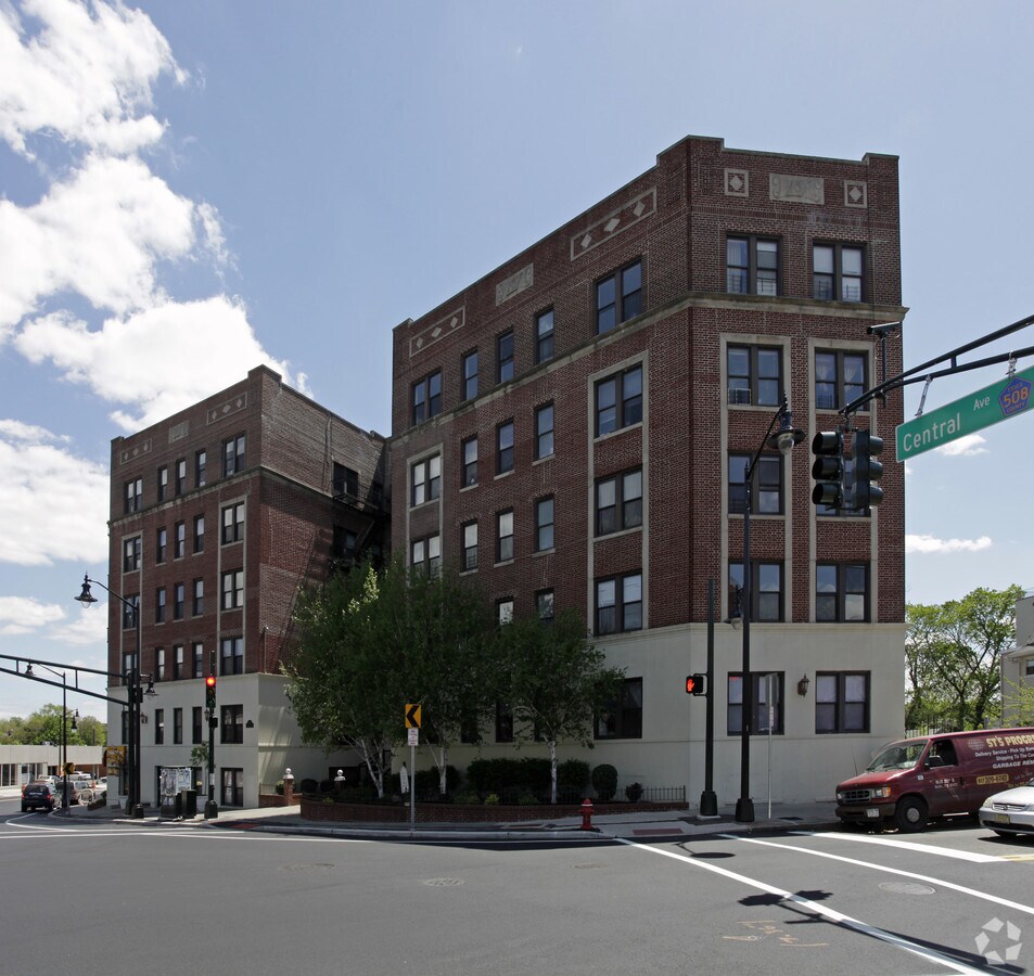 Phillips Court Apartments - Phillips Court Apartments