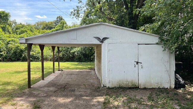 Photo - Near the Nashville Airport: 2BR, 1BA house...