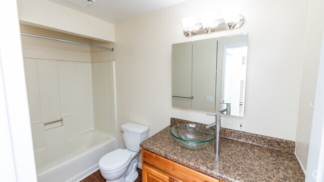 1BR, 1BA - 792SF - B - Bathroom