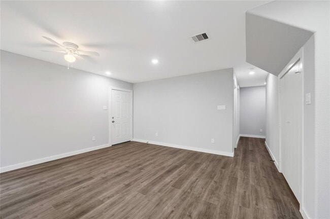 Photo - 8215 Crestview Dr Unit B