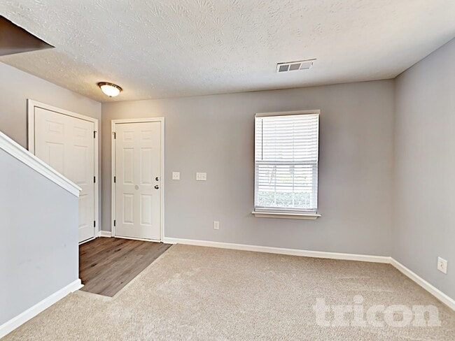 Photo - 242 Oak Grove Way