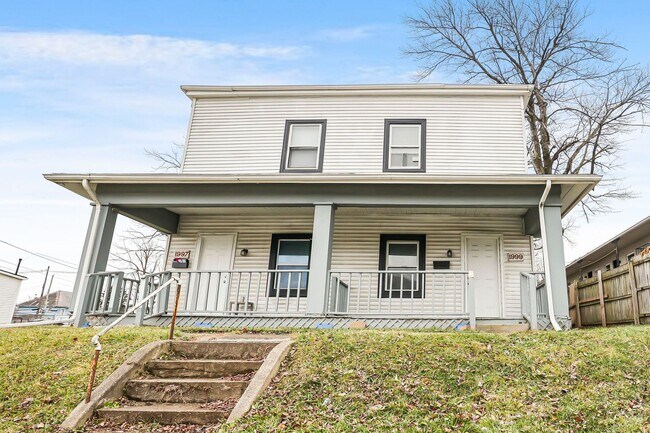 Photo - 1997-1999 W Broad St Unidad 1999 (All Electric)