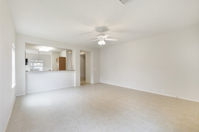 Photo - 831 Honeysuckle Vine Dr