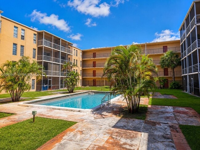 Building Photo - 4848 NW 24th Ct Unit 436