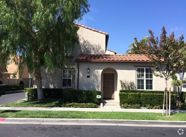 Building Photo - 2 Bedroom, 2.5 bath DETACHED condo in Oak ...