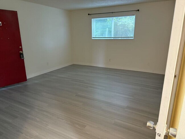 Building Photo - 3550 SE 130th Ave Unit 6