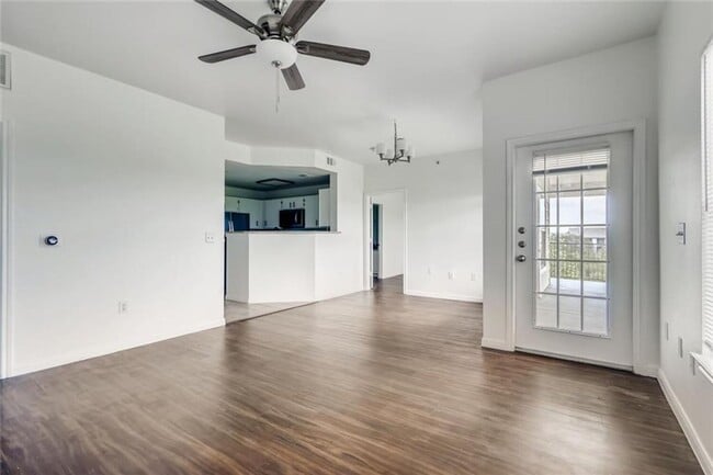 Photo - 2320 Gracy Farms Ln Unit 1