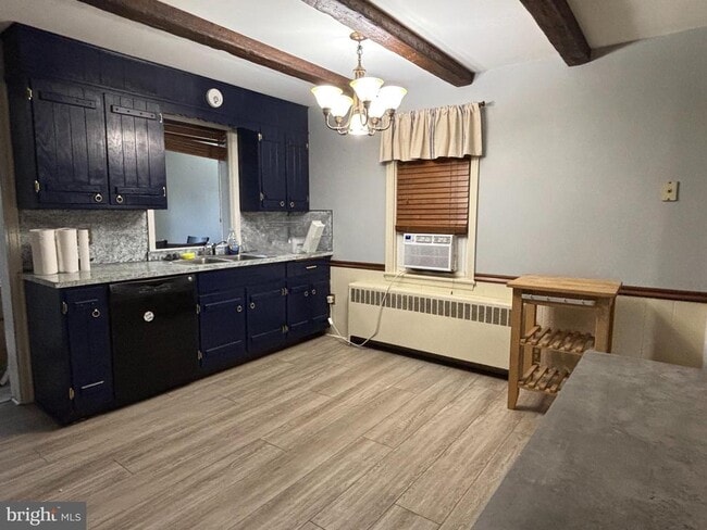 Photo - 22 E Pine St