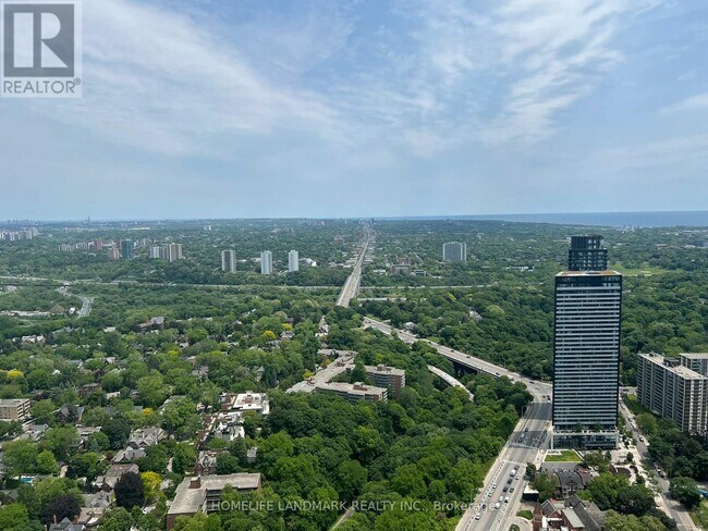 Photo - 395 Bloor St E Unité 8