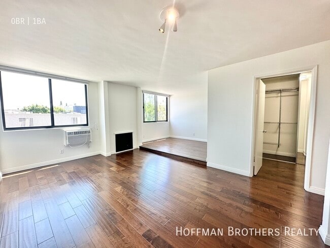 Photo - 724 N W Knoll Dr Unit 205