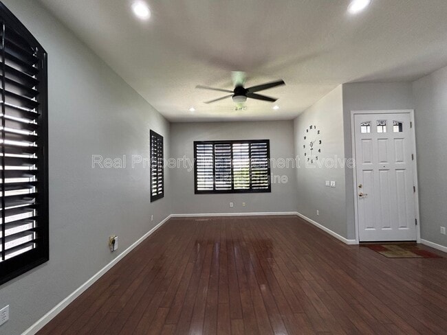 Photo - 774 E Maria Ln