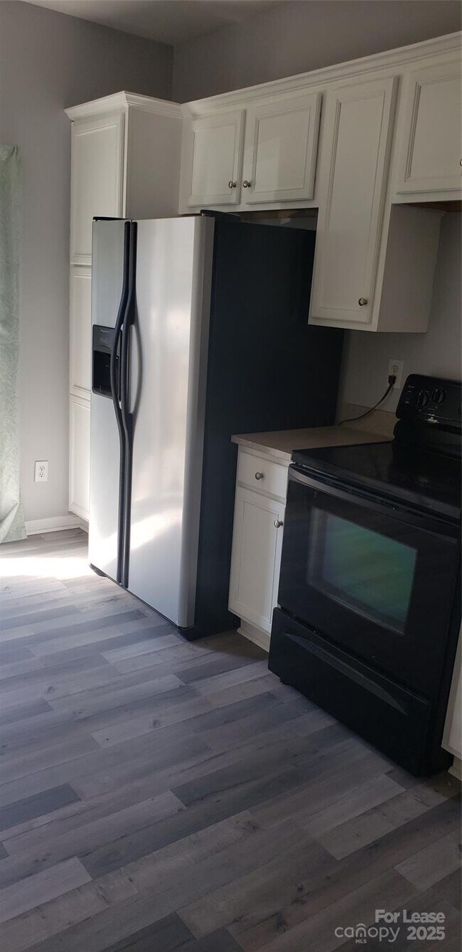 Photo - 1011 Laparc Ln