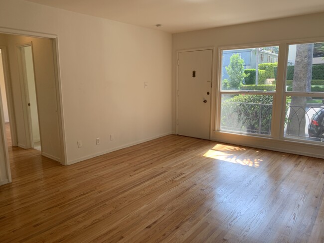408 N Doheny Dr