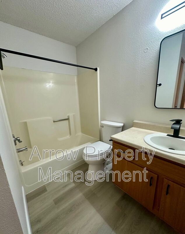 Photo - 2340 N 44th St Unit 5