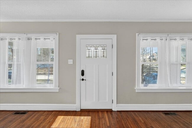 Photo - 1420 Bredell Ave