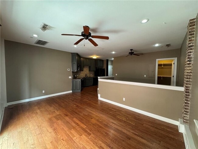 Photo - 21 E Center St