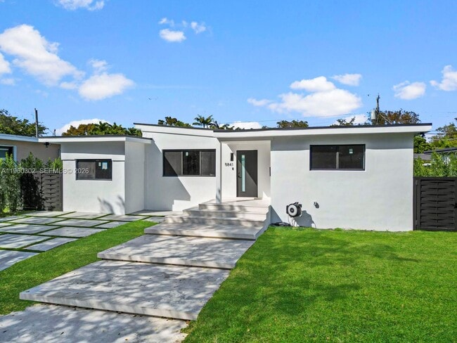 Photo - 5841 SW 13th St