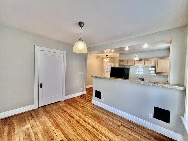 1533 McCausland Ave Unit A