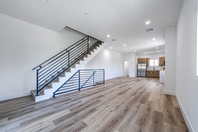 Photo - 4445 1/2 Auckland Ave Unit #4445 1/2