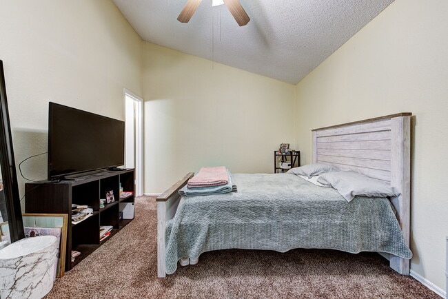 Photo - 2206 Whiteoak Cir