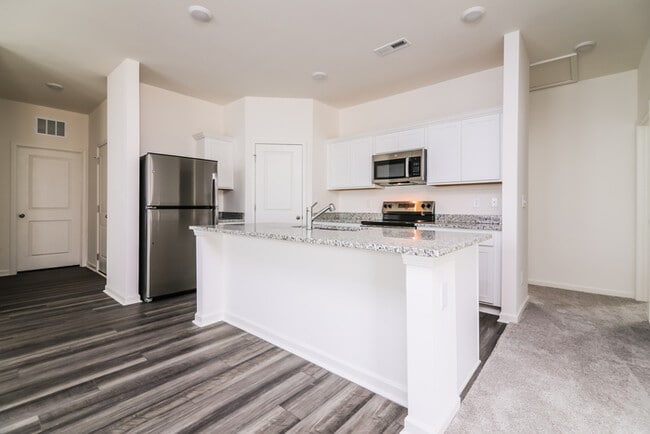 Building Photo - Fantastic 3bd/3ba home! Let yourself in!